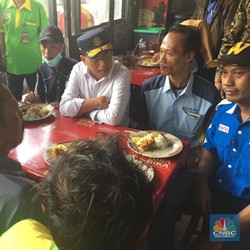 Menhub Sidak Terminal Kampung Rambutan & Makan Bareng Sopir