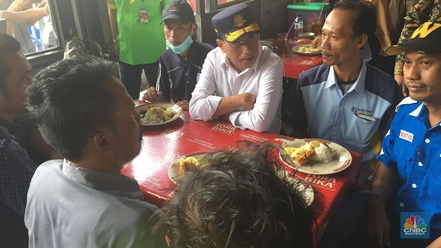 Menteri Perhubungan Budi Karya Sumadi siang ini, Kamis (6/6/2019), meninjau kesiapan pelayanan arus balik Lebaran di Terminal Kampung Rambutan, Jakarta Timur.