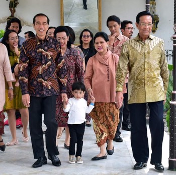 Jokowi & Jan Ethes Silaturahmi ke Keraton Yogyakarta