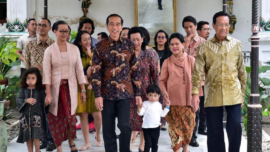 Presiden Joko Widodo beserta Ibu Negara Iriana Joko Widodo bersilaturahmi ke keluarga Keraton Ngayogyakarta Hadiningra.