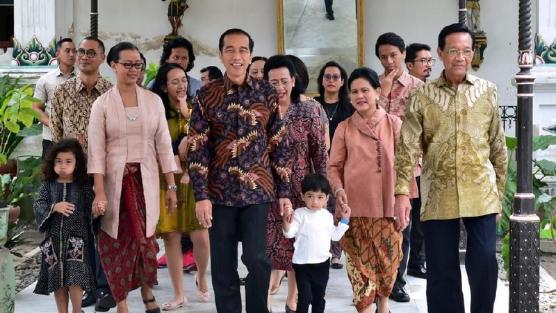 Presiden Joko Widodo beserta Ibu Negara Iriana Joko Widodo bersilaturahmi ke keluarga Keraton Ngayogyakarta Hadiningra.