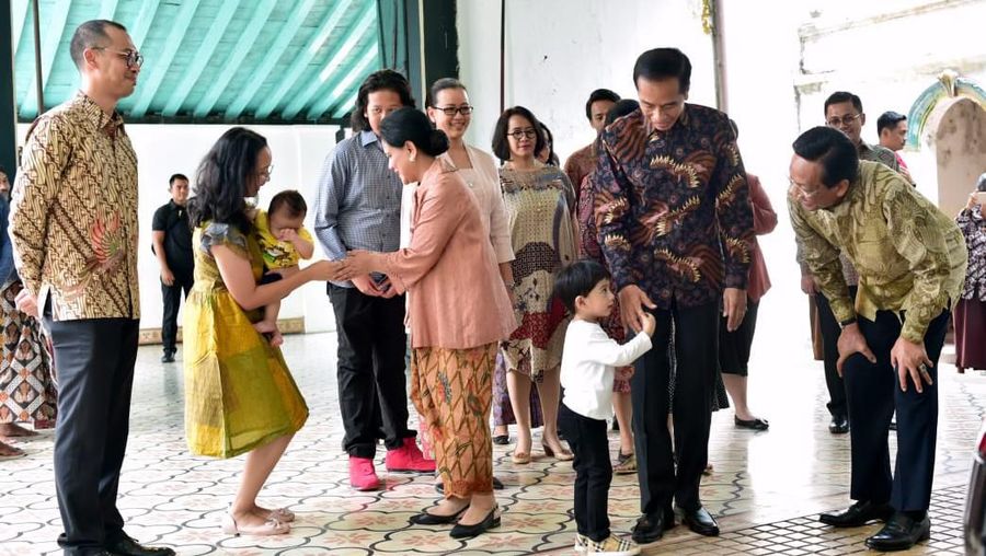 Presiden Joko Widodo beserta Ibu Negara Iriana Joko Widodo bersilaturahmi ke keluarga Keraton Ngayogyakarta Hadiningra.