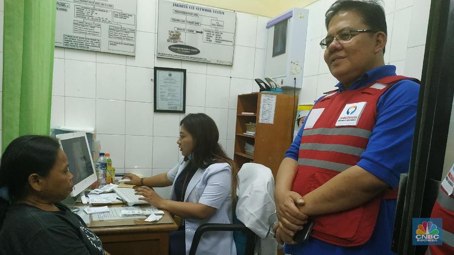 Anggota Ombudsman RI, Adrianus Meliala menyoroti dokter yang berstatus PNS justru libur semua.