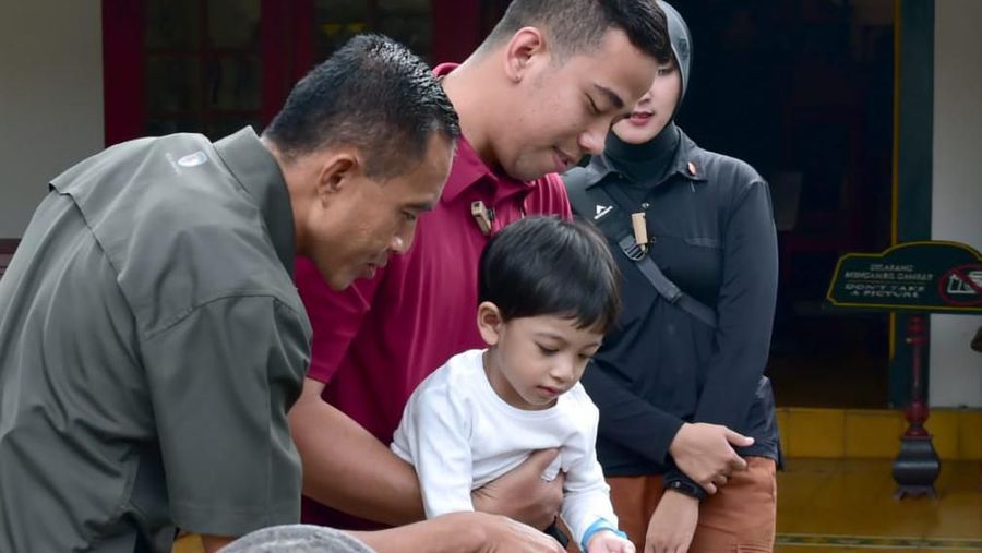 Presiden Joko Widodo beserta Ibu Negara Iriana Joko Widodo bersilaturahmi ke keluarga Keraton Ngayogyakarta Hadiningra.