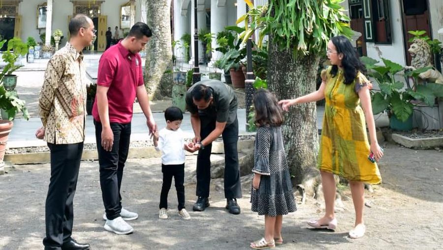 Presiden Joko Widodo beserta Ibu Negara Iriana Joko Widodo bersilaturahmi ke keluarga Keraton Ngayogyakarta Hadiningra.
