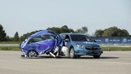Teknologi Baru 'Airbag' di Luar Mobil, Serap Tabrak Samping