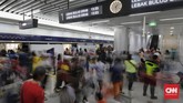 Adapun lokasi pemberangkatan awal hanya di dua stasiun, yaitu Stasiun Dukuh Atas BNI dan Stasiun Lebak Bulus. (CNN Indonesia/Adhi Wicaksono)