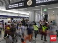 FOTO : Mengisi Libur Lebaran Naik MRT