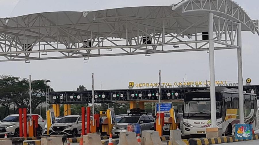 Suasana ramai lancar di Tol Trans Jawa yang tersaji selama arus mudik tak terulang pada momentum arus balik.