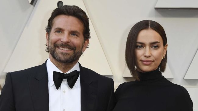 Bradley Cooper Diincar Bermain Dalam Film Biopik Bee Gees