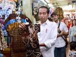 Keseruan Jokowi & Jan Ethes Beli Batik di Pasar Beringharjo