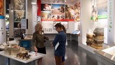 Ruang pameran 'National Fossil Hall' yang berisikan 700 fosil hewan purba, mulai dari dinosaurus sampai mamalia, di Smithsonian's National Museum of Natural History, Washington DC, Amerika Serikat.