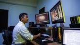 Sejumlah sineas muda Myanmar mencoba mengejar ketertinggalan dari Indonesia dan Kamboja dengan membawa metode dan kemampuan memproduksi film berkualitas. (Photo by Sai Aung MAIN / AFP)