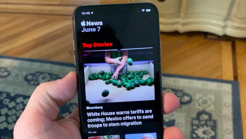 Fitur dark mode ini baru tersedia di iOS 13 versi beta. Berikut penampakannya di iPhone.