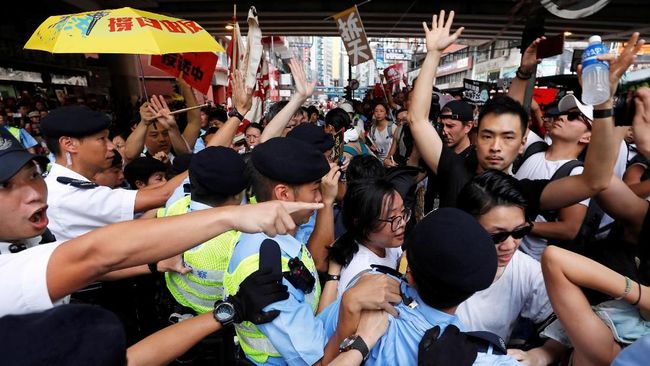 Hasil gambar untuk tiongkon marah ke demonstran hongkong
