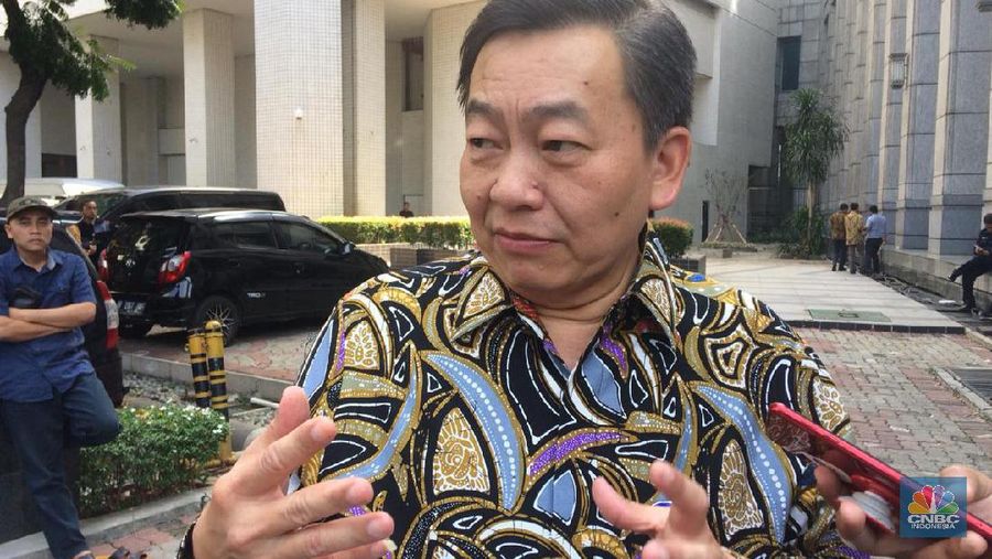 Setelah akuisisi PT Bank Royal Indonesia, BCA masih berencana mencaplok satu bank lagi.