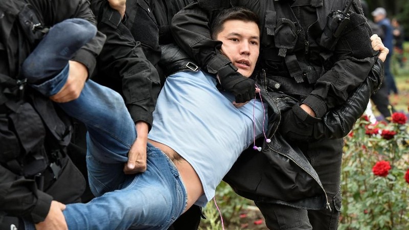 Sekitar 500 orang di Kazakhstan pada hari Minggu (09/06) ditangkap oleh polisi karena melakukan aksi demo jelang pemilihan presiden.