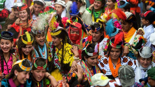 Menyelamatkan Tradisi Kalash dari 'Terkaman' Kamera Turis