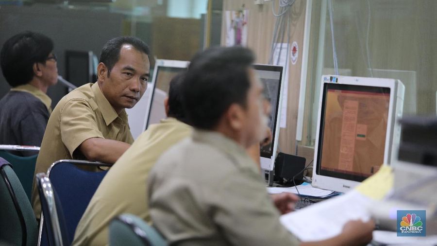 Tahun depan, pemerintah memastikan tidak ada kebijakan untuk kenaikan gaji Pegawai Negeri Sipil (PNS)