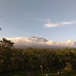 Erupsi Siang Tadi, Gunung Agung Kini Tenang Kembali