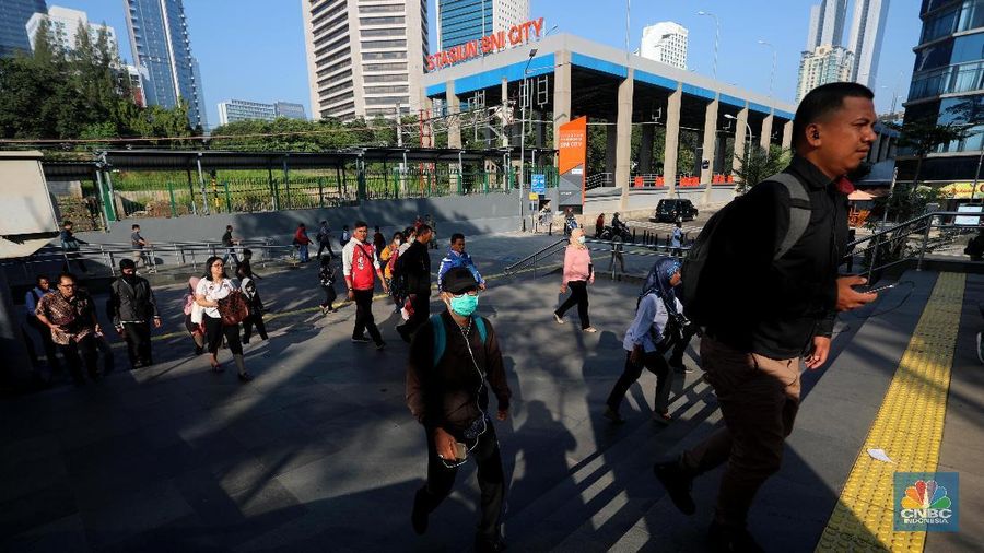 Usai libur lebaran 2019, sejumlah ruas protokol Jakarta kembali sibuk oleh para pekerja.