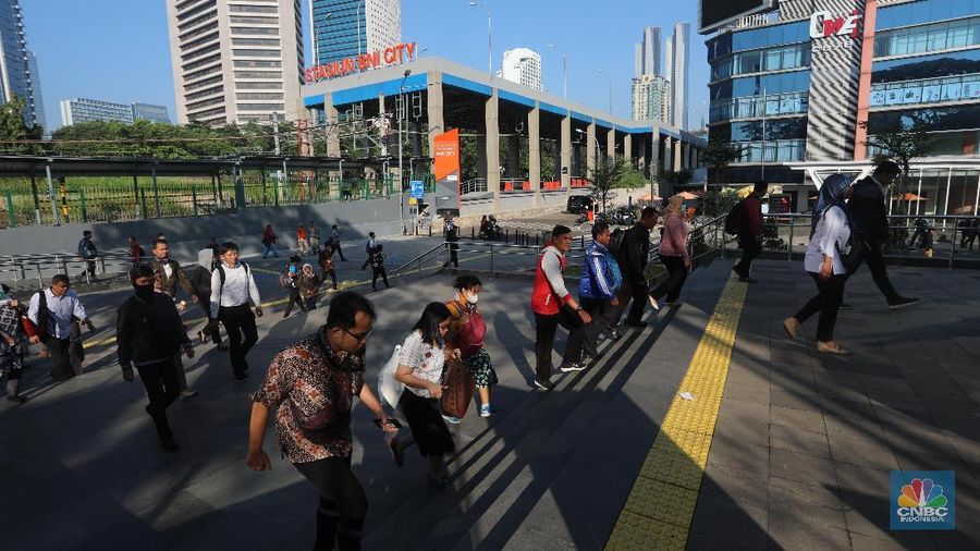 Usai libur lebaran 2019, sejumlah ruas protokol Jakarta kembali sibuk oleh para pekerja.