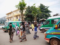 BBM Langka Buat Negara Krisis, Sekolah Shutdown-Warga Jalan Kaki