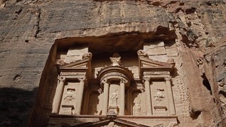 FOTO: Agung Kota Mawar Petra
