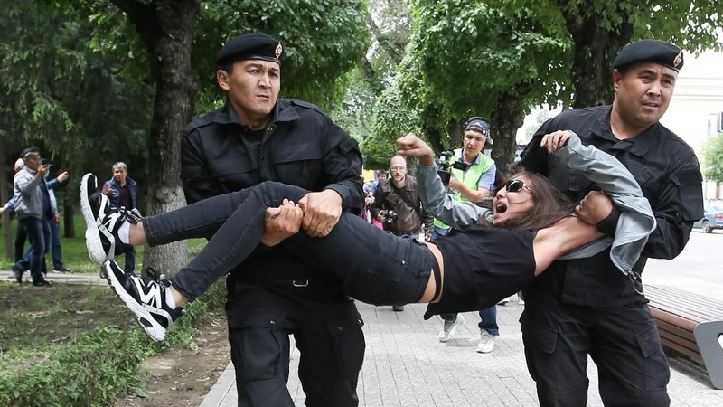 Sekitar 500 orang di Kazakhstan pada hari Minggu (09/06) ditangkap oleh polisi karena melakukan aksi demo jelang pemilihan presiden.