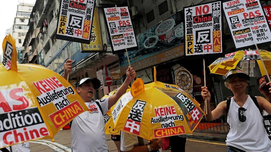Aksi demo memprotes agar pemerintah menolak atau membatalkan pengesahan RUU ekstradisi di Hong Kong yang diikuti jutaan orang berakhir ricuh.