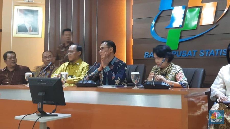Tingkat hunian hotel hanya mencapai rata-rata 53,9% atau turun 3,53 poin dibandingkan periode yang sama tahun lalu yang capai 57,43%.