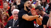 Rapper Drake yang merupakan pendukung Toronto Raptors bersemangat melihat kebangkitan Raptors di kuarter keempat. (REUTERS/Kyle Terada-USA TODAY Sports)