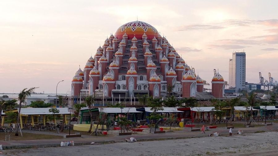 Masjid Al-Safar tengah hangat jadi perbincangan, berikut adalah deretan masjid yang lahir dari sentuhan desain Ridwan Kamil