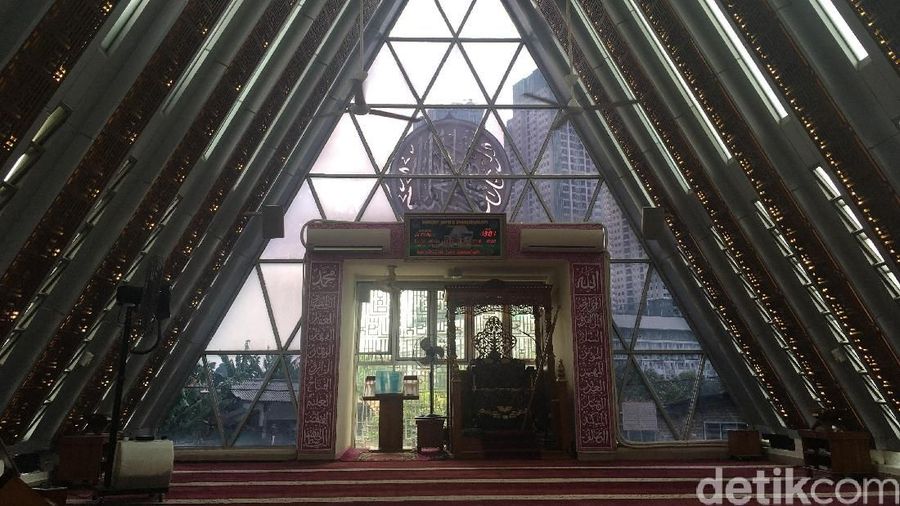 Masjid Al-Safar tengah hangat jadi perbincangan, berikut adalah deretan masjid yang lahir dari sentuhan desain Ridwan Kamil