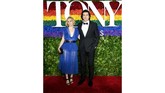 Joanne Tucker menggunakan gaun biru tulle yang transparan di bagian bawah. Gaun ini rancangan Oscar de la Renta ( Dimitrios Kambouris/Getty Images for Tony Awards Productions/AFP)