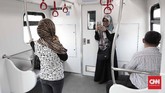 Dengan menggunakan LRT, waktu tempuh Rawamangun-Kelapa Gading kini bisa dipangkas menjadi 13 menit. (CNNIndonesia/Safir Makki)