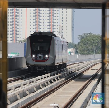 Perhatian! Mulai Besok Naik LRT Jakarta Bayar Rp 5000