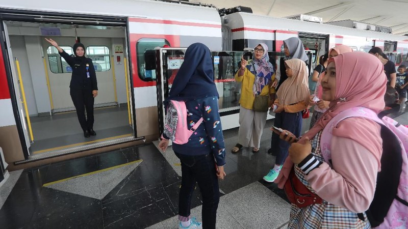 PT LRT Jakarta selaku operator akan memberlakukan tarif Rp 5.000 seiring berakhirnya masa uji publik.