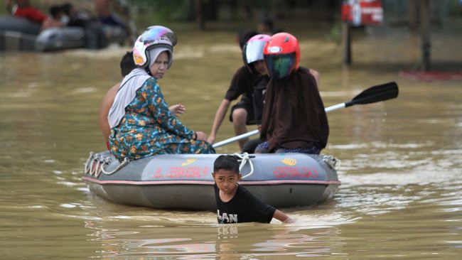 Diterpa Banjir dan Konflik, Sultra Tetapkan Tanggap Darurat - CNN Indonesia