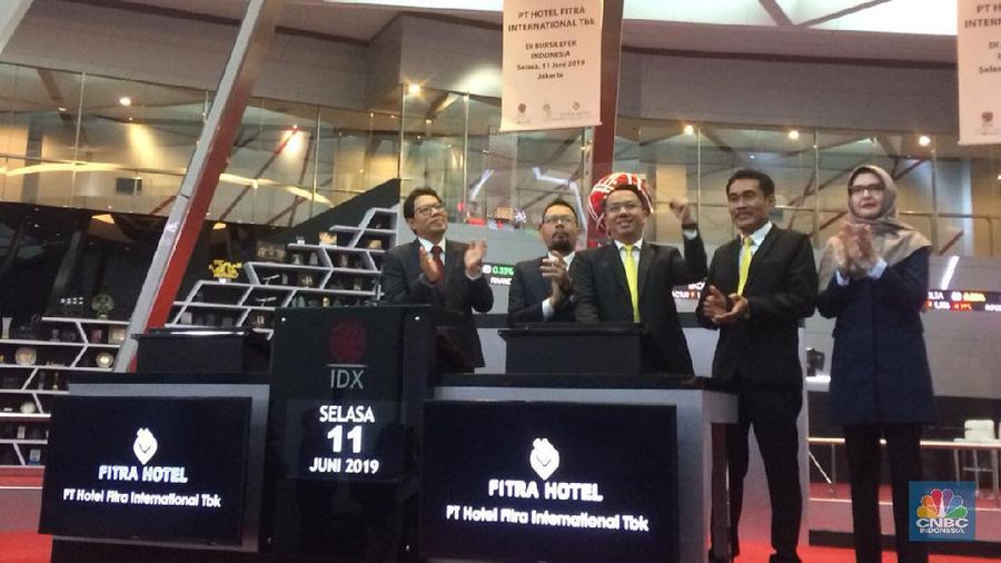 Saham Hotel Fitra jadi top gainers dengan mencatatkan kenaikan harga 28,32%.