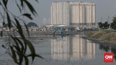 Yusmada menyatakan setidaknya enam eksavator diturunkan untuk melakukan pengerukan di Waduk Pluit sejak April 2019. (CNN Indonesia/Andry Novelino)