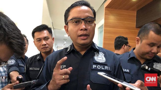 Bentrok TNI-Polri di Tapanuli Utara, Kapolsek Luka di Kepala - CNN Indonesia