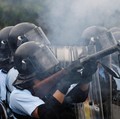 Hong Kong Ricuh, Polisi Tembakkan Peluru Karet & Gas Air Mata