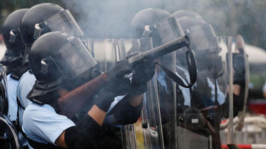 Demonstrasi ratusan ribu orang di jalan-jalan Hong Kong yang berlangsung sejak akhir pekan lalu berubah menjadi kericuhan, Rabu (12/6/2019).