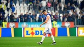 Miralem Pjanic terlihat kecewa. Kekalahan ini membuat Bosnia harus bekerja lebih keras untuk bisa lolos ke putaran final Piala Eropa 2020. (REUTERS/Massimo Pinca)
