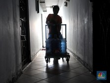 Warga Apartemen di Pluit ini Terpaksa Gunakan Air Galon