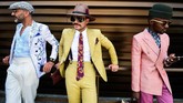 Para influencer fesyen menghadiri ajang Pitti Immagine Uomo di Florence, Tuscany. (AFP/Miguel Medina)