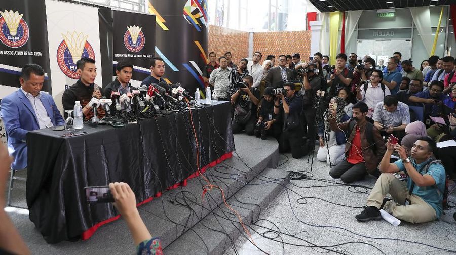Lee Chong Wei, mengumumkan akan pensiun dari kancah badminton profesional setelah 19 tahun berkarir.