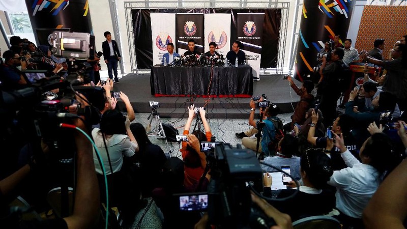 Lee Chong Wei, mengumumkan akan pensiun dari kancah badminton profesional setelah 19 tahun berkarir.