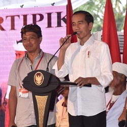 Ada Durian & Jengkol di Balik Bagi-Bagi Lahan ala Jokowi
